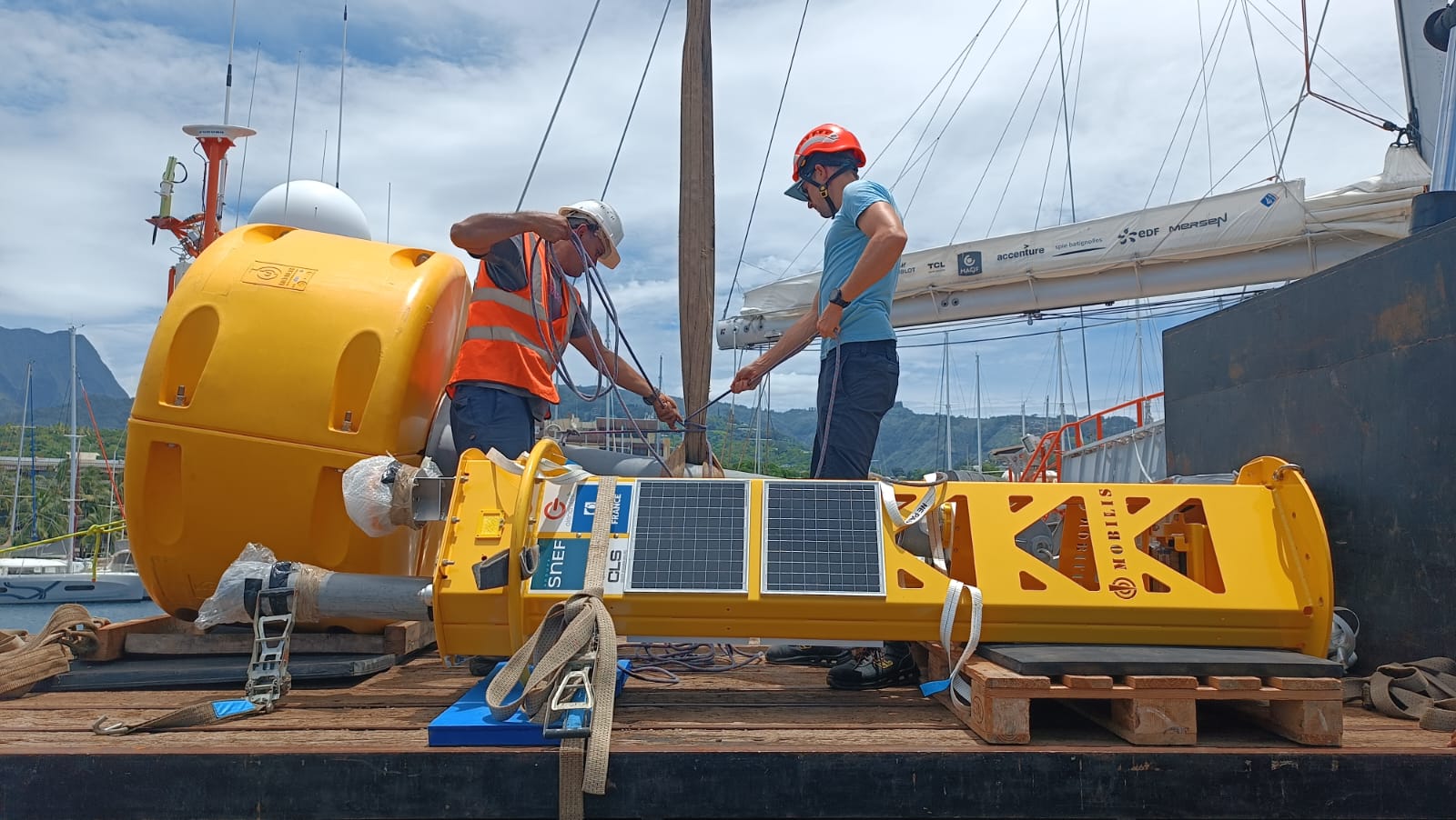 Du quai à la mer  embarcation du TiPOD à Papeete 